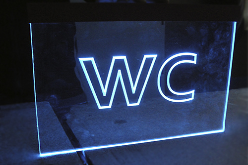 табличка led туалет вывеска wc светящаяся светодиодная стеклянная горящая надпись купить минск оргстекло