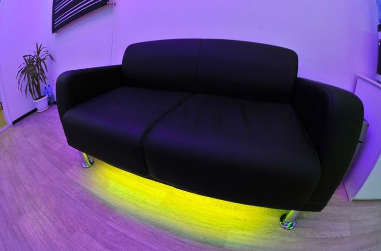 подсветка дивана светодиодами кухня гостиная led освещение  