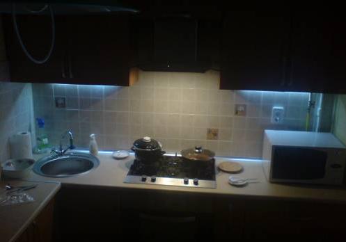 подсветка для кухни под шкафы led